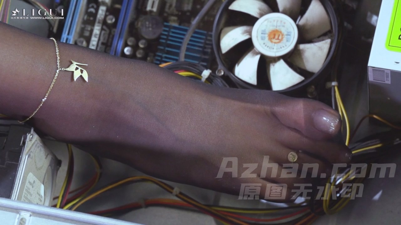45修女也疯狂 允娜 234M-9